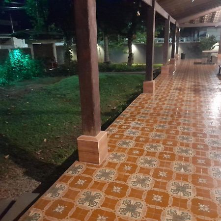 Hospedagem econômica, Suítes Flor de Maria na Martin de Sá Caraguatatuba Esterno foto