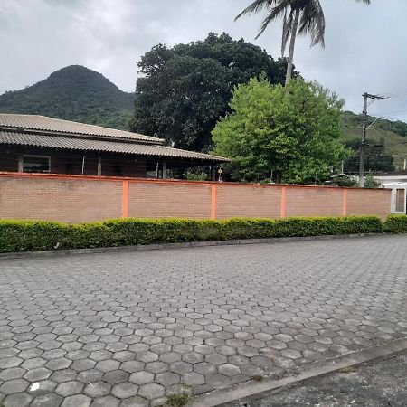 Hospedagem econômica, Suítes Flor de Maria na Martin de Sá Caraguatatuba Esterno foto