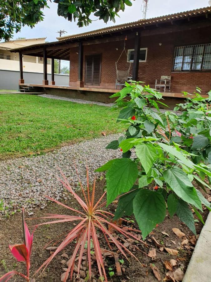 Hospedagem econômica, Suítes Flor de Maria na Martin de Sá Caraguatatuba Esterno foto