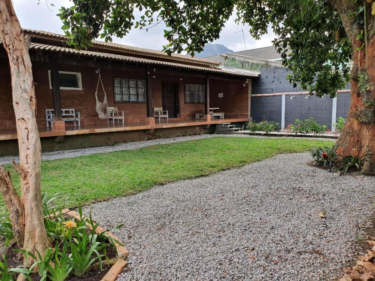 Hospedagem econômica, Suítes Flor de Maria na Martin de Sá Caraguatatuba Esterno foto