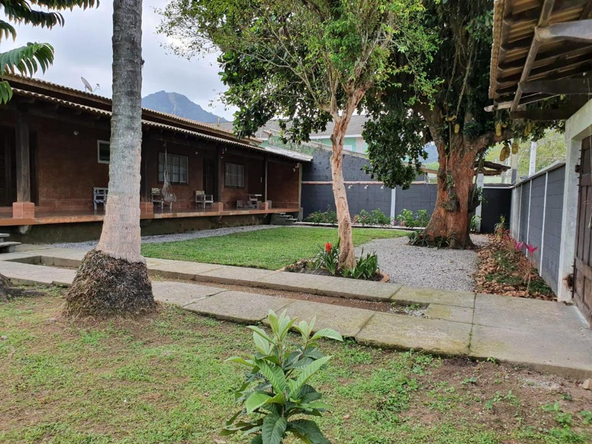 Hospedagem econômica, Suítes Flor de Maria na Martin de Sá Caraguatatuba Esterno foto