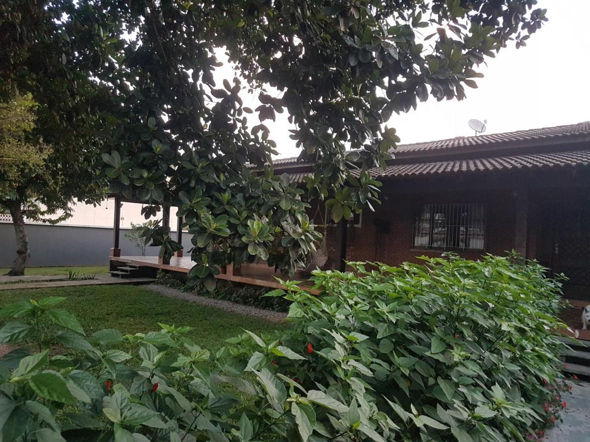 Hospedagem econômica, Suítes Flor de Maria na Martin de Sá Caraguatatuba Esterno foto