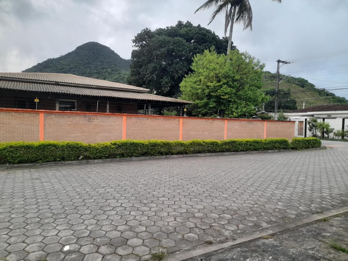 Hospedagem econômica, Suítes Flor de Maria na Martin de Sá Caraguatatuba Esterno foto