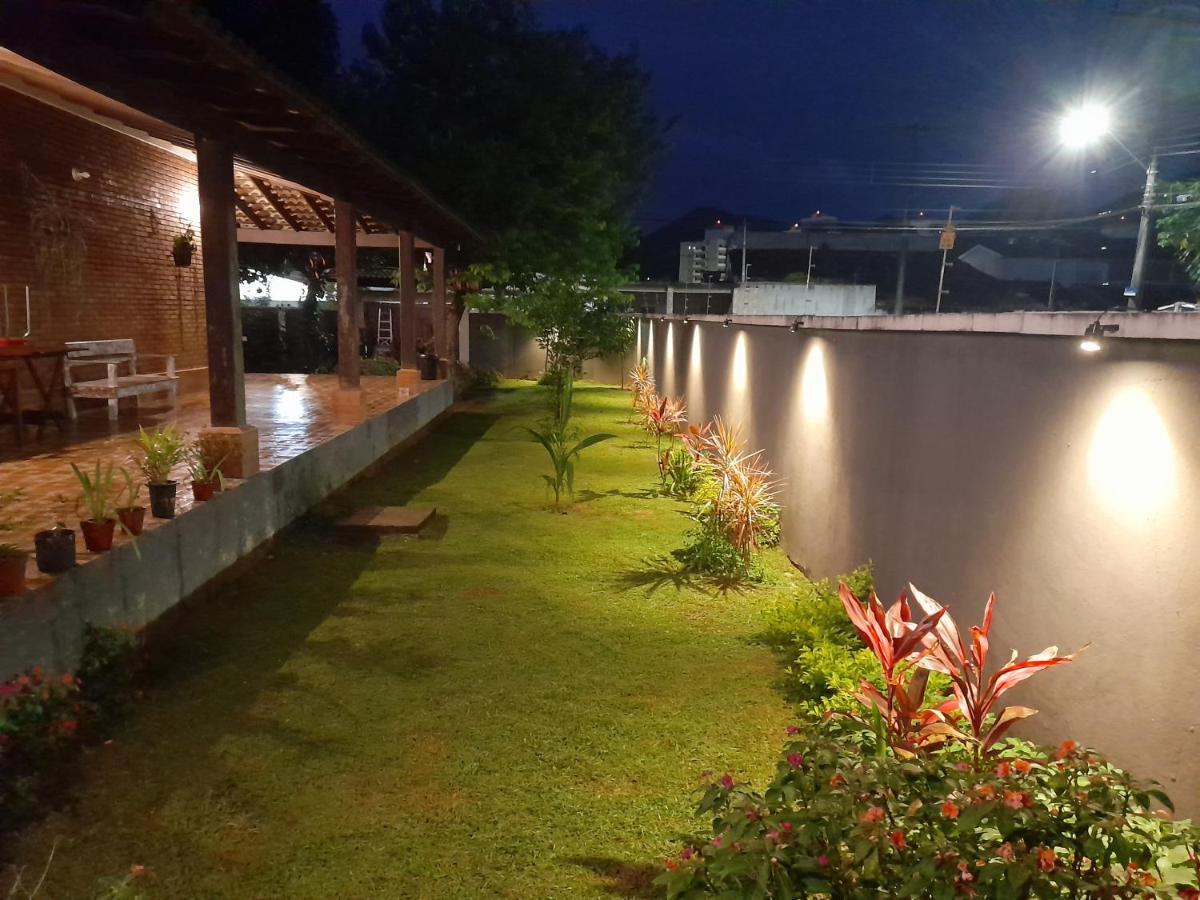 Hospedagem econômica, Suítes Flor de Maria na Martin de Sá Caraguatatuba Esterno foto